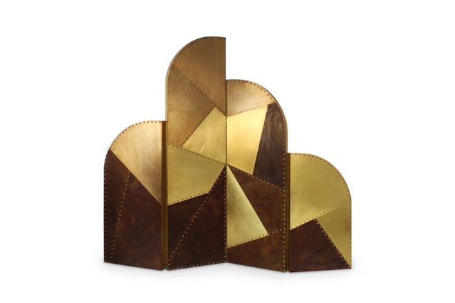 21. Por camadas: inspirada pela beleza e imponência do Grand Canyon, a marca portuguesa de mobiliário Brabbu criou um biombo, cujo nome foi emprestado pelo famoso desfiladeiro. Através de um design contemporâneo, apresenta-se com uma forma irregular e geométrica composta por quatro painéis.  Biombo Canyon com estrutura em madeira revestido a metal lacado, €14 000. www.brabbu.com