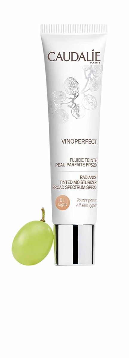 A base Vinoperfect da Caudalíe é indicada para peles com manchas, pois maquilha e trata a pele. Atua em associação com o Sérum Vinoperfect, oferecendo resultados após duas semanas de utilização: a pele torna-se mais homogénea e luminosa, com redução das manchas.