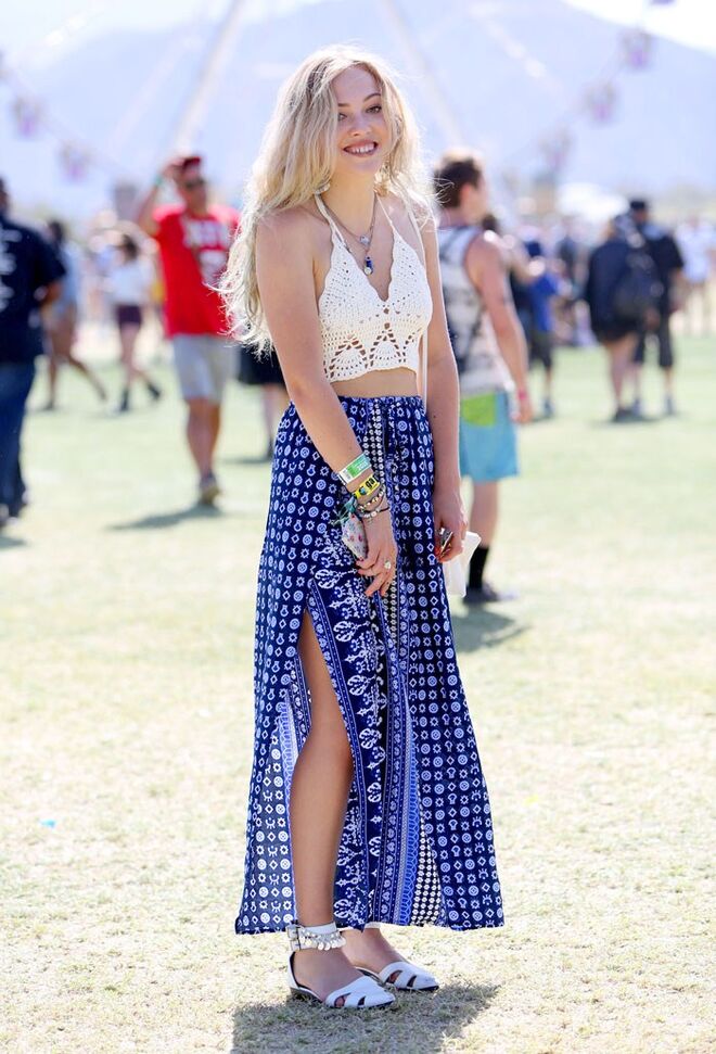 Stephanie Jackson com top e saia Pop Cherry 