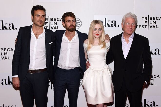 Andrew Renzi, Theo James, Dakota Fanning e Richard Gere