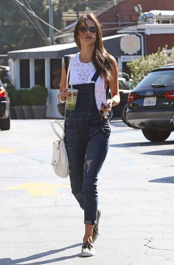 Alessandra Ambrósio (jardineiras)