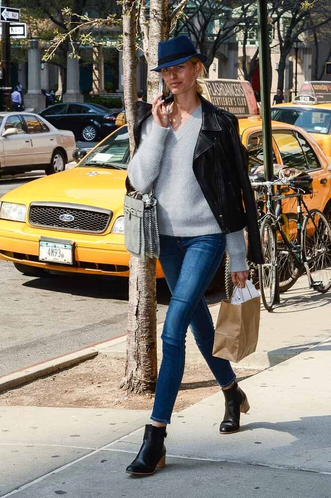 Karolina Kurkova (slim jeans)