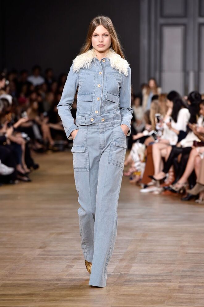 Em conjuntos de tons claros, como na nova coleção Chloé.