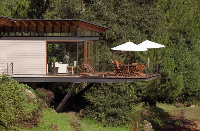 Outside Living: Terraces, Balconies, Roof Decks, Courtyards, Pocket Gardens, and Other Small Outdoor Spaces 