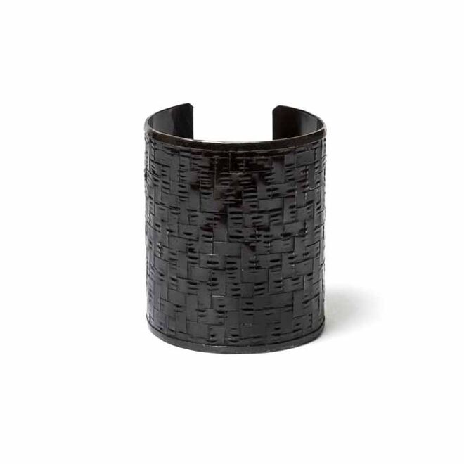 Pulseira em metal, €16,95, Sisley