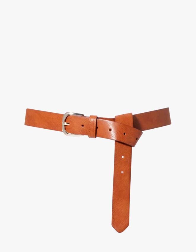 Cinto em poliuretano, €5,95, Stradivarius