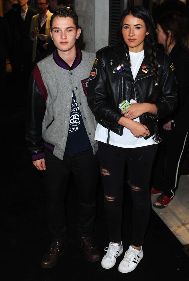 Rafferty Law (à esquerda da foto)