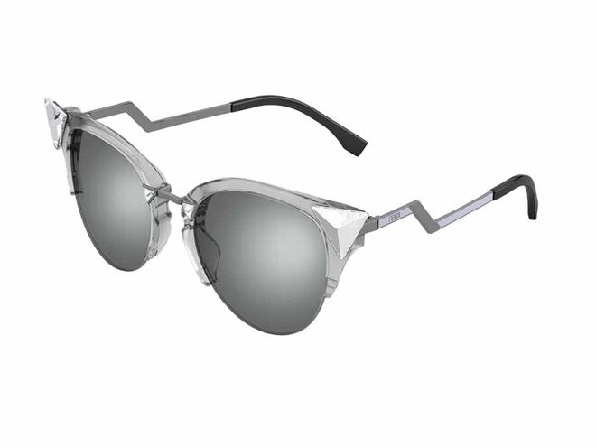 Óculos em acetato e metal, €330, Fendi