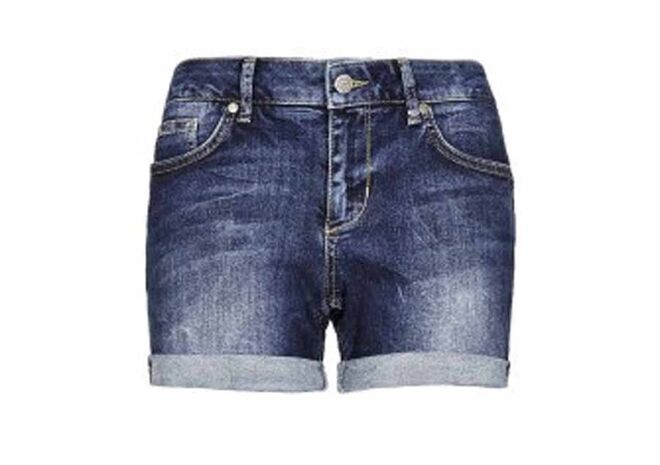 Calções em denim, €95, Liu Jo 