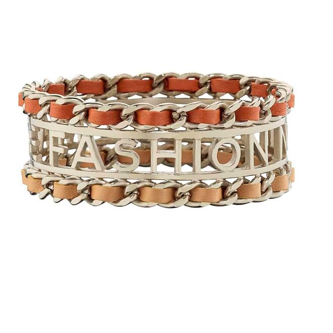 Pulseira em metal e pele, Chanel (preço sob consulta)