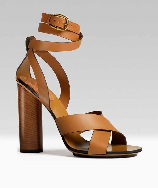 Sandálias em pele, €650, Gucci