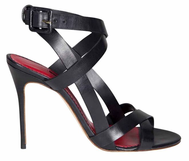 Sandálias em pele, €320, Carolina Herrera