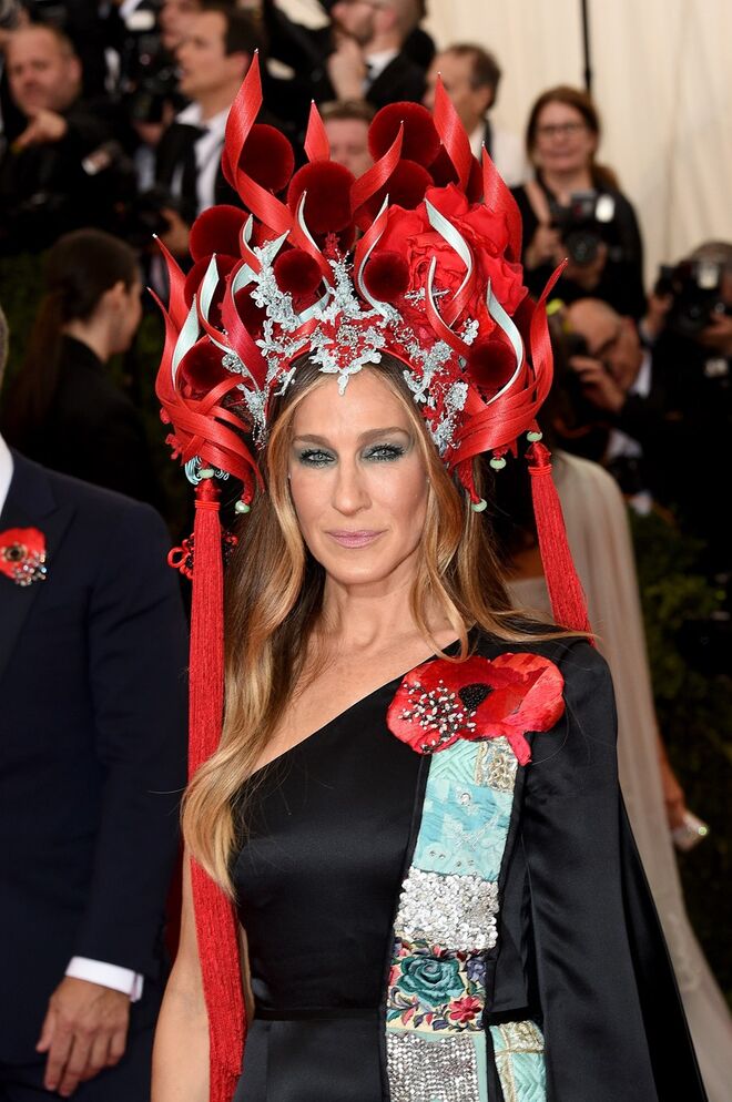 Sarah Jessica Parker em Philip Treacy x H&M