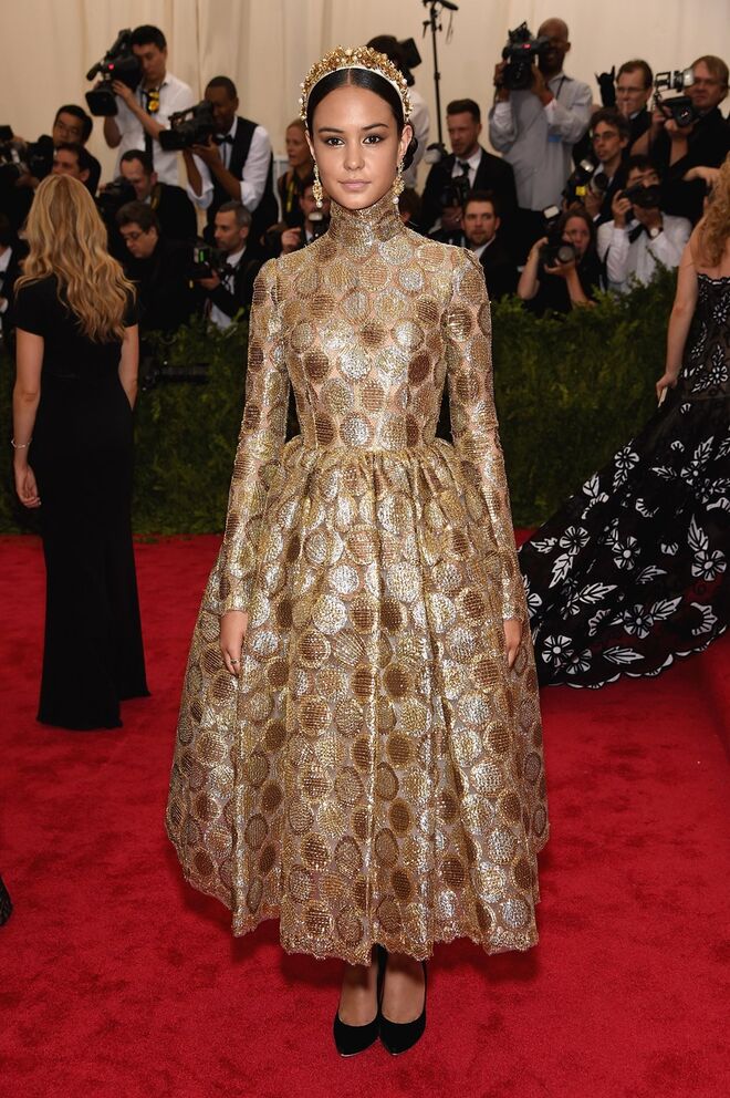 Courtney Eaton em Dolce & Gabbana