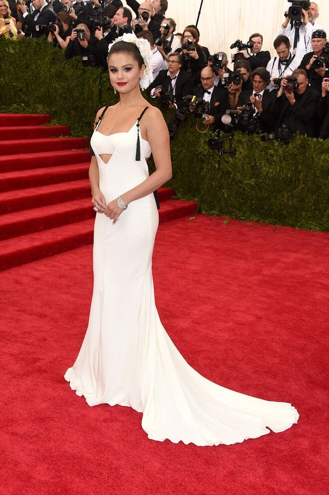 Selena Gomez em Vera Wang