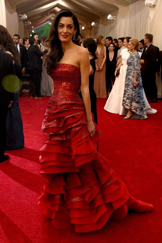 Amal Clooney em John Galliano
