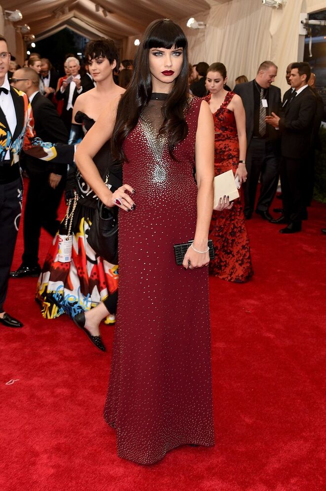  Adriana Lima em Marc Jacobs