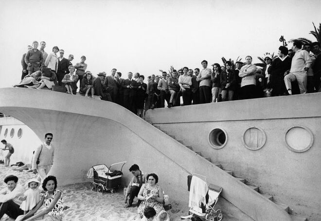 1960 | Multidão na praia