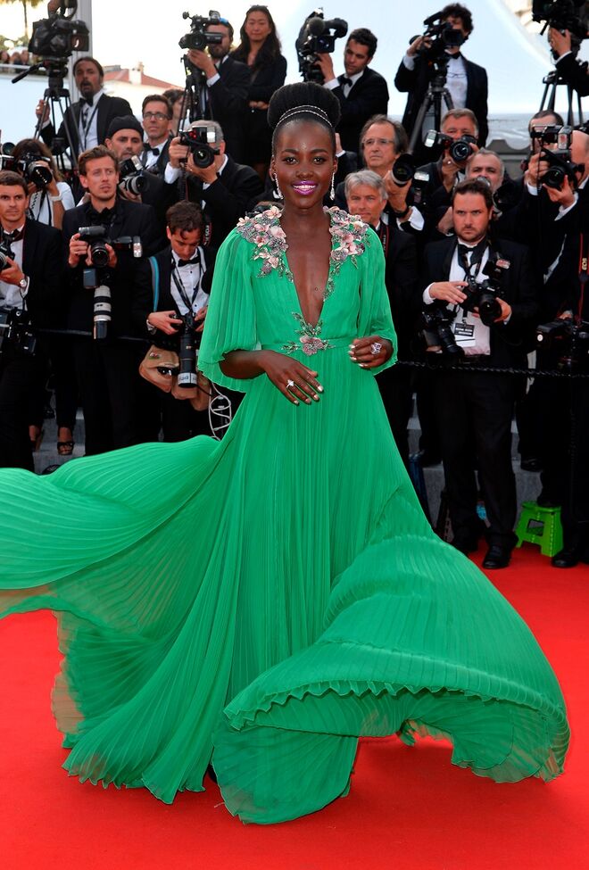 Lupita Nyong'o em Gucci e joias Chopard