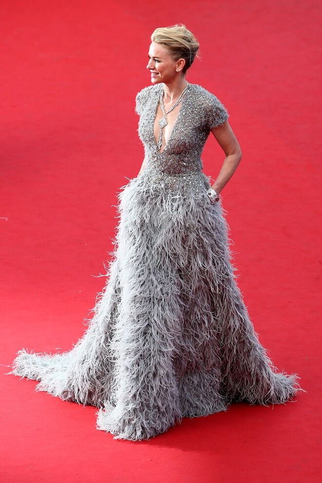 Naomi Watts em Elie Saab e joias Bulgari
