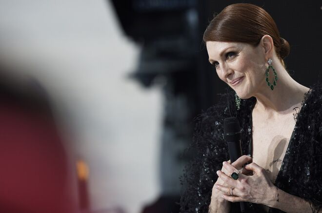 Julianne Moore com brincos Chopard's Red Carpet Collection