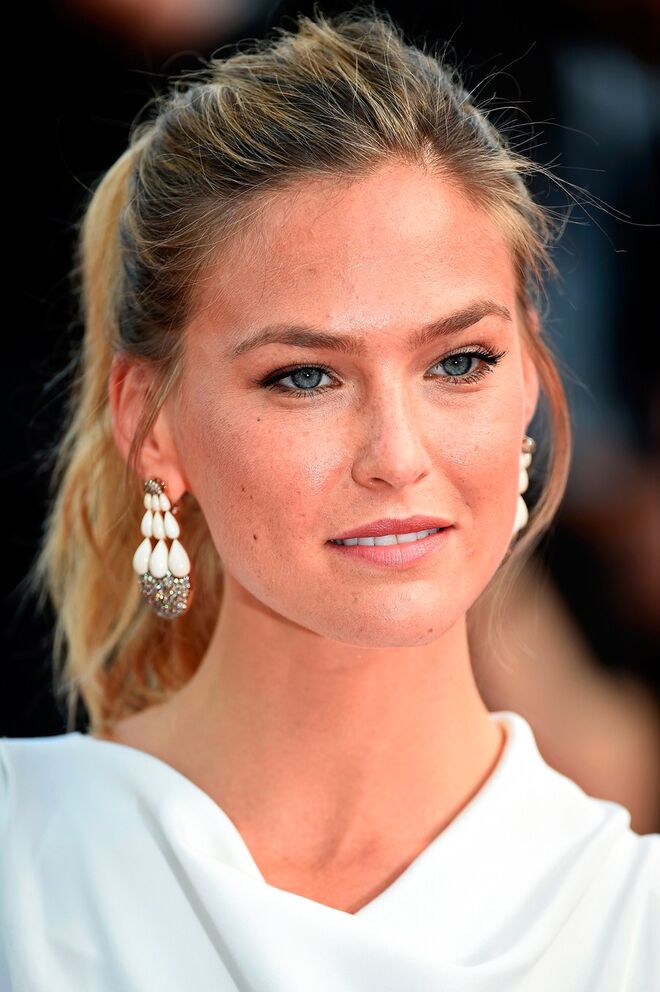 Bar Rafaeli com brincos India De Grisogono