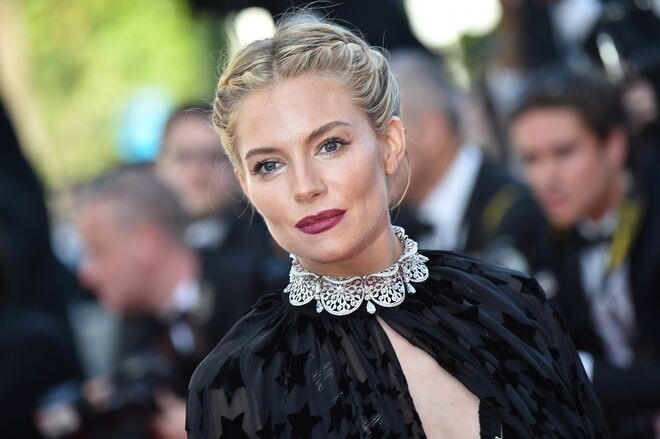 Sienna Miller, com joias Bulgari