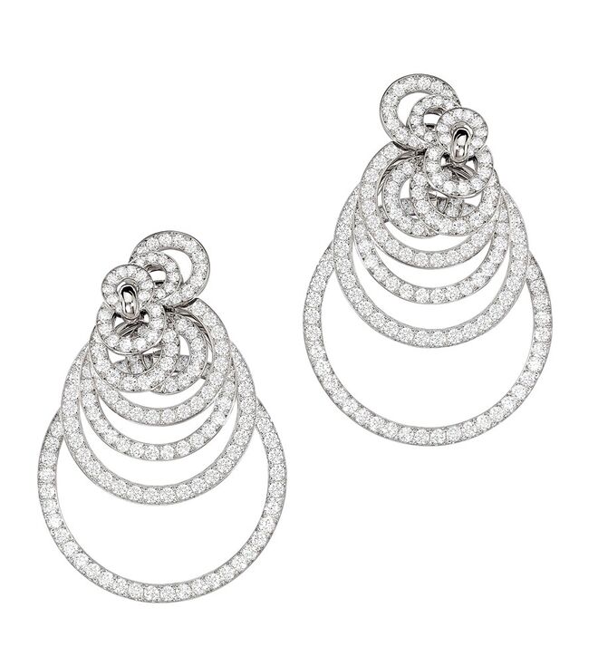 Nina Agdal com brincos De Grisogono