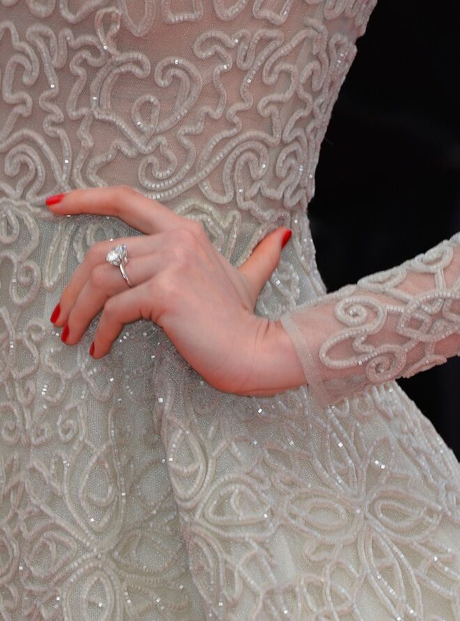 Araya Hargate com joias Chopard