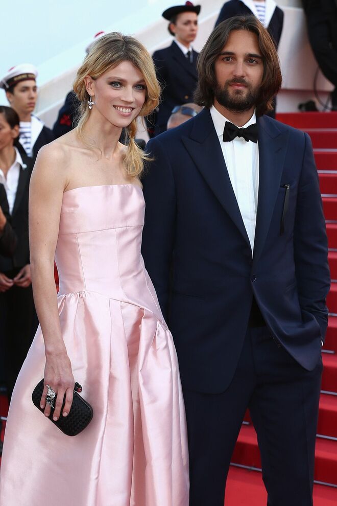 Masha e Dimitri Rassam com joias Boucheron