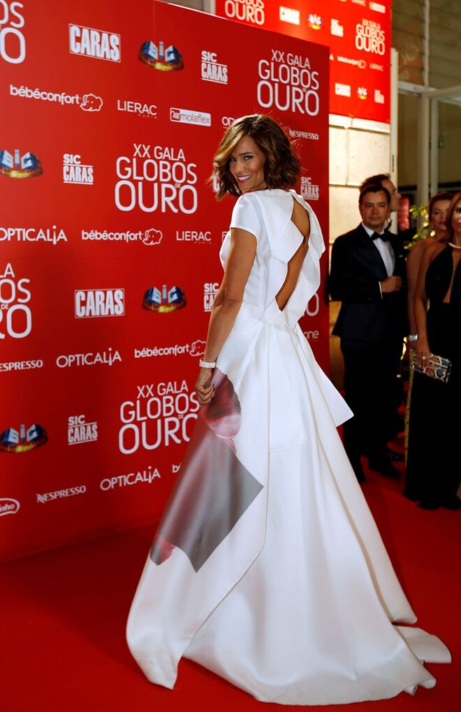 Cláudia Vieira em Carolina Herrera e joias Torres Joalheiros (relógio Jaeger-LeCoultre) 