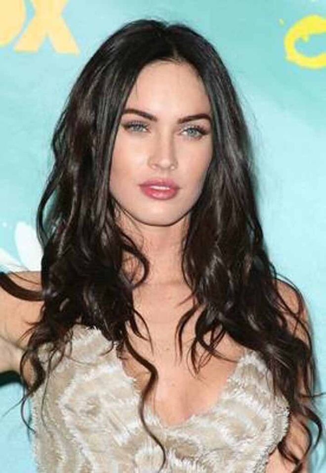 Megan Fox, 

TOURO (20 de abril – 20 de maio)

Excitante: Com Vénus a governar (o planeta do amor e da beleza), o Touro é o signo mais romântico do Zodíaco. Gostam de ter todos os sentidos alerta e o seu apetite sexual passa por todos eles – visão, olfato, sabor, toque e som.  Uma massagem erótica, juntamente com chocolate, vinho, velas e óleos, é uma das muitas maneiras de os levar numa viagem sensorial.
Desinteressante: A mulheres Touro odeiam desleixo e gostam de alguma previsibilidade – são um signo de Terra, por isso sentem-se felizes por poder contar com alguém e confiar que os planos feitos vinguem. 