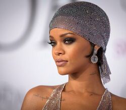 Rihanna lança tatuagens temporárias
