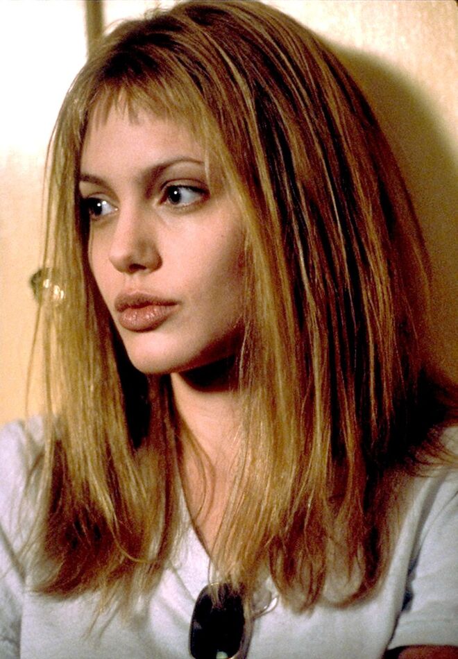 1999 | No filme  'Girl, Interrupted' que lhe valeu um Globo de Ouro por Melhor Atriz Secundária