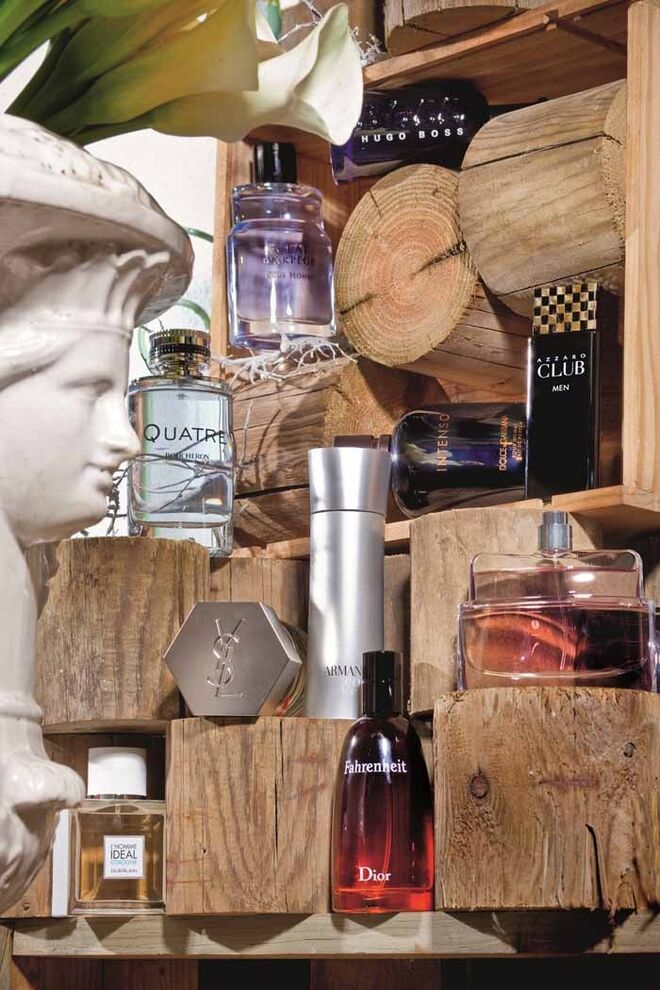 INTENSIDADE MASCULINA | Boss Bottled Night, €86, Hugo Boss. Éclat d’Arpège pour homme, €51,10, Lanvin. Quatre, eau de toilette, €55, Boucheron. Intenso, eau de parfum pour homme, €69, Dolce & Gabbana. Azzaro Club Men, eau de toilette, €45, Azzaro. L’Homme Sport, €78,15, Yves Saint Laurent. Armani Code Ice, eau de toilette, €57,15, Giorgio Armani. Reveal Men, eau de toilette spray, €55,90, Calvin Klein. L’Homme Ideal Cologne, eau de toilette, €63, Guerlain. Fahrenheit, eau de toilette, €94,40, Dior.