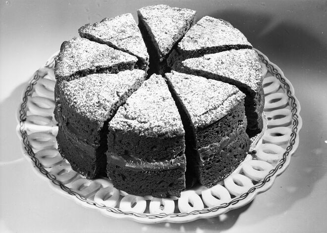 Você está a consumir em excesso: Segundo a American Heart Association, mulheres não devem consumir mais do que 6 colheres de chá de açúcar por dia, e homens não devem ultrapassar 9 colheres de chá incluindo o açúcar adicionado a bebidas e também aquele usado como ingrediente dos alimentos. Molhos, pães, bolos, refrigerantes têm açúcar.