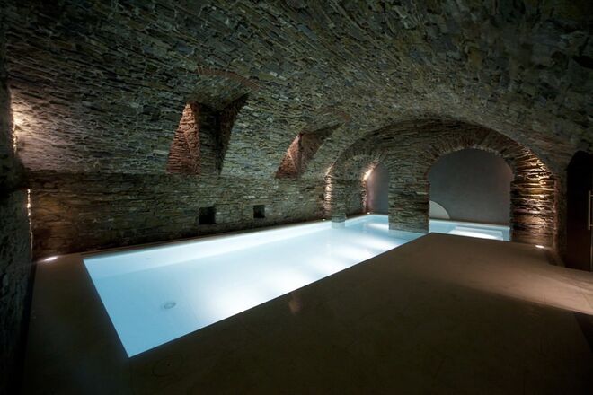 Sejam elas de exterior ou de interior ambas têm sempre a capacidade de nos pasmar e maravilhar!  De cenário imponente, esta impõe respeito e silêncio... (RENOLIT IBÉRICA / homify.pt)