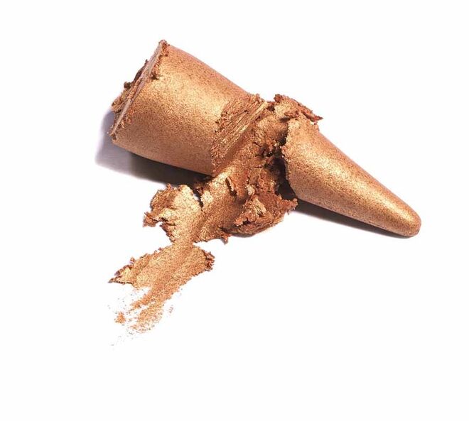 Lápis Kajal para os olhos no tom Feuille d´or, €11,65, Yves Rocher