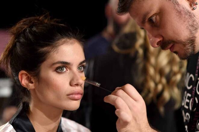 Sara Sampaio | Backstage de um desfile Victoria's Secret