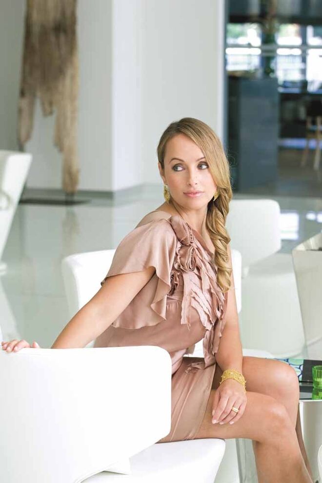 Marisa Cruz | Apresentadora de televisão | ROTINA DE TREINO: “Normalmente treino todos os dias, de segunda a sexta-feira. Ao fim de semana, por vezes, faço caminhadas, mais calmas. Durante a semana vou alternando entre yoga, pilates, natação e, pontualmente, ritmos e salto à corda.” | LOOK: “Adoro a Adidas! Tudo o que tenho é da marca. E por isso vario muito. Às vezes uso calças ou macacões, outras vezes uso calções – depende também da época do ano. Por norma, uso sempre T-shirt.” 