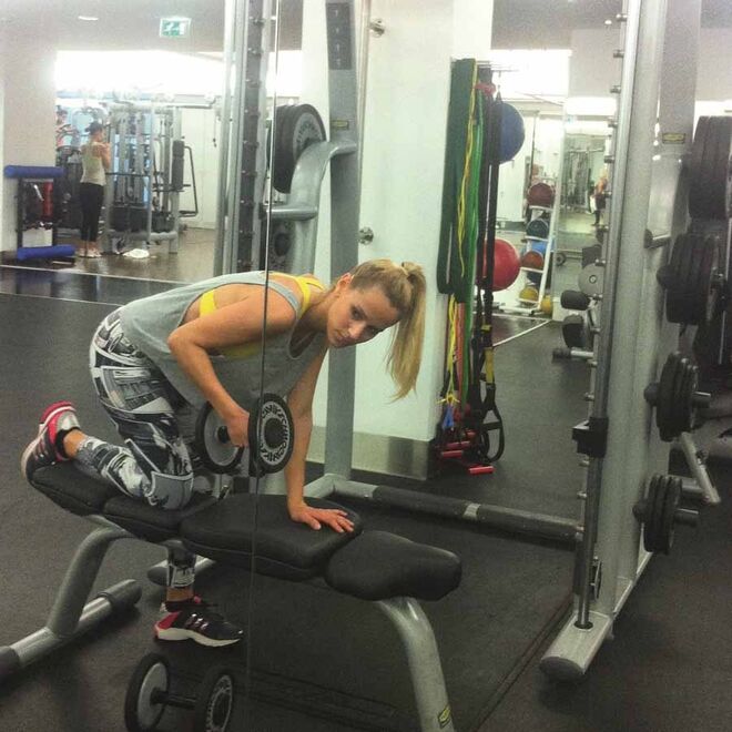 Mariana Monteiro | HIDRATAÇÃO: “Água.” | SNACKS: “Vou sempre bem nutrida para o treino, opto por cereais (aveia) e banana, panquecas ou muesli e frutos secos. Depois do treino, como uma banana ou faço a refeição correspondente. Se for o caso, almoço, janto ou lancho.” 