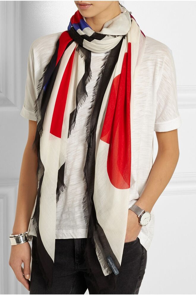 Alexander McQueen, €225 em net-a-porter.com