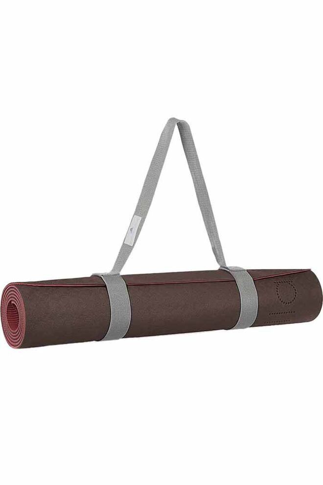 Tapete de yoga em poliuretano termoplástico, €60, Adidas by Stella McCartney