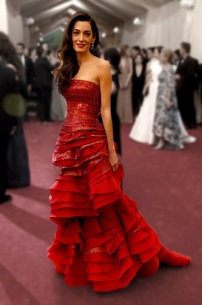 Amal no Met Gala 2015, vestido de Margiela por John Galliano