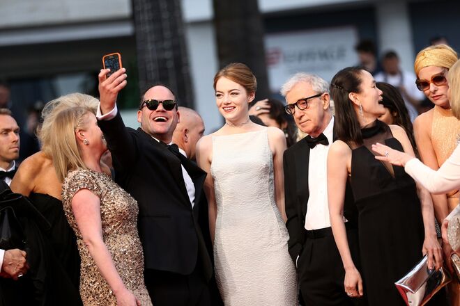 Emma Stone, Woody Allen, Soon-Yi Previn e Parker Posey