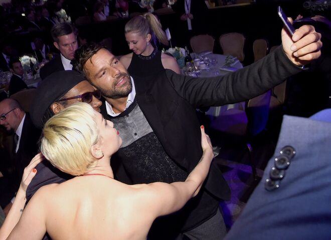 Miley Cyrus, Smokey Robinson e Ricky Martin