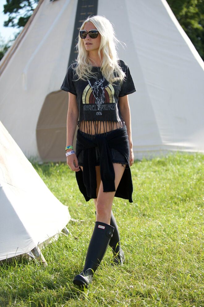 Poppy Delevingne com óculos 'Sophia' Jimmy Choo