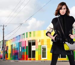 Alexa Chung na nova campanha Longchamp