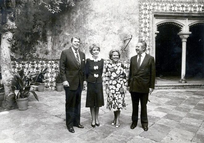 Maria Barroso, com o marido Mário Soares e Ronald e Nancy Reagan, por ocasião da visita destes a Portugal