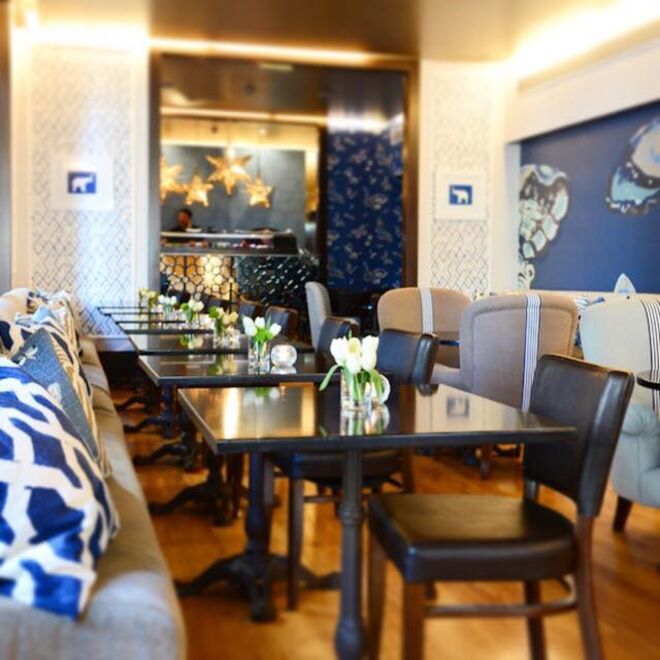 Confraria Lx: a Confraria, mítico restaurante de sushi de Cascais, abriu um segundo espaço, em Lisboa, no Lx Boutique Hotel. Um local espaçoso, sofisticado e acolhedor com um sushi saboroso. [R. Alecrim 12, Lisboa]